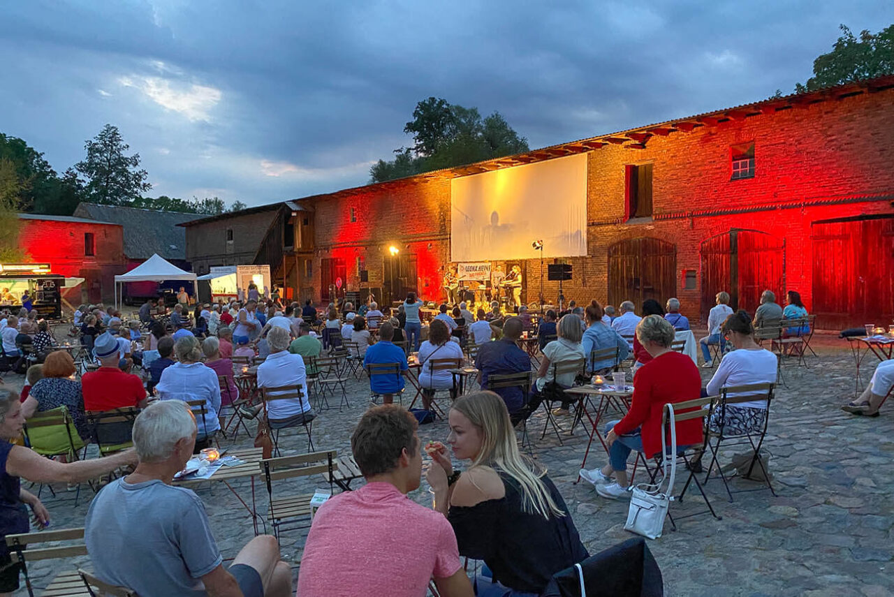 Abendliche Sommer Open Air-Veranstaltung im Schlossgut Altlandsberg